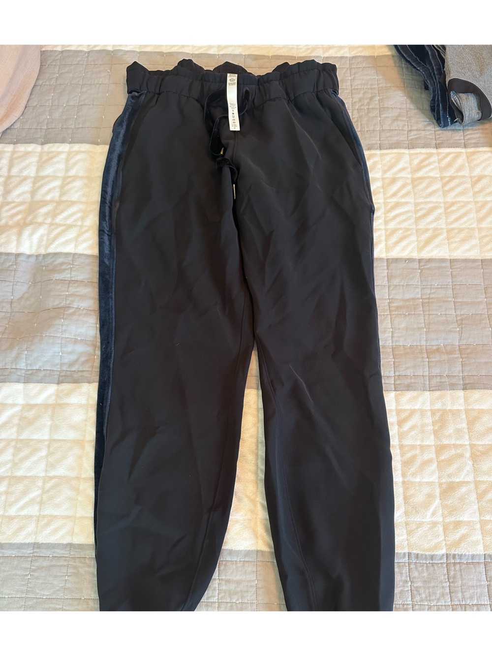 Lululemon On The Fly Jogger Women’s Black Velvet Velour Side Stripe Pants size 6